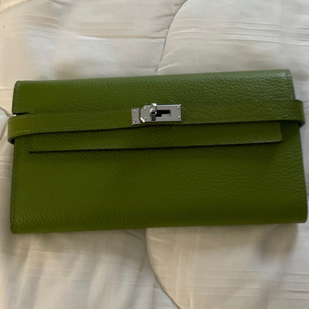 KELLY GREEN LEATHER WALLET NEW
